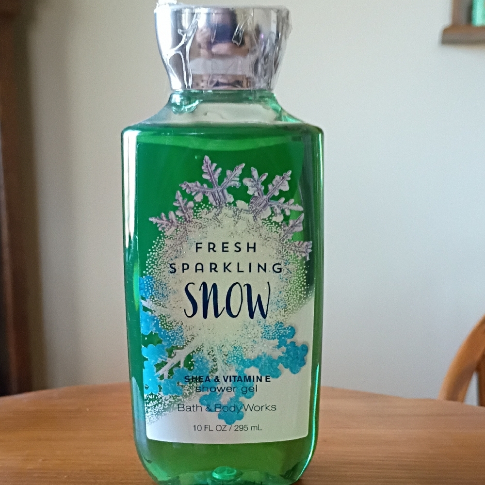 Bath & Body Works Fresh Sparkling Snow Shower Gel - Vibrant Green